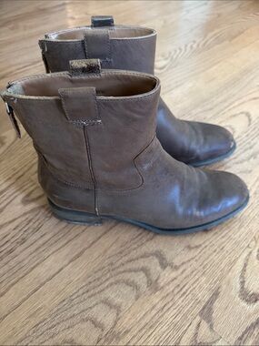 Nine West Women’s Brown Leather Ankle Boots. Size 9.